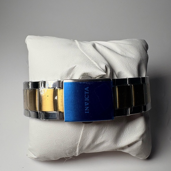 Invicta men’s Silver and Gold Men's Watch - Picture 5 of 10